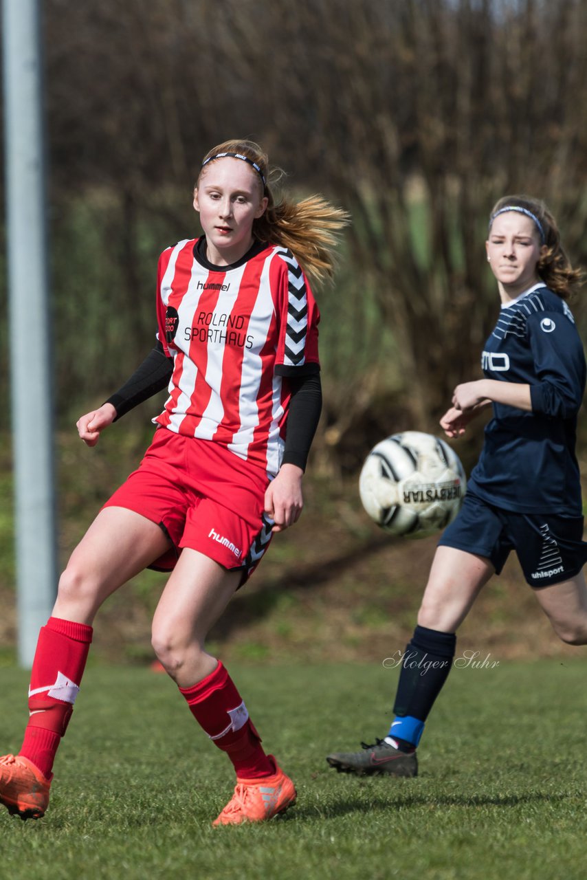 Bild 111 - C-Juniorinnen TSV Zarpen - TuS Tensfeld : Ergebnis: 2:1